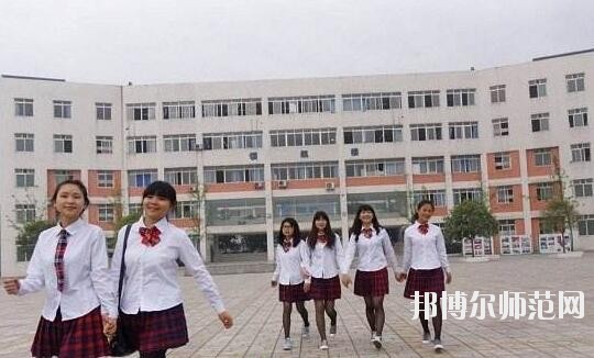 成都工程職業(yè)技術(shù)幼兒師范學(xué)校2018年報(bào)名條件、招生對象