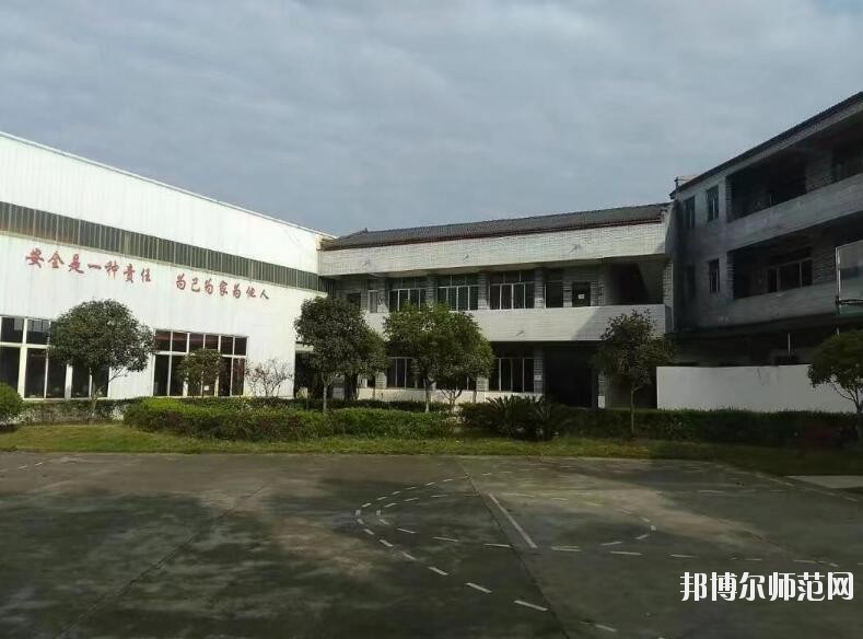 成都莊園機(jī)電職業(yè)技術(shù)幼兒師范學(xué)校2018年報(bào)名條件、招生對(duì)象
