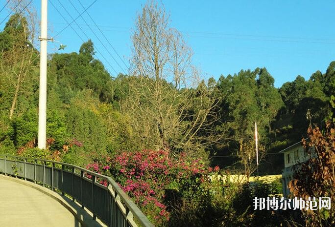昆明電機(jī)技工幼兒師范學(xué)校2018年報(bào)名條件、招生對(duì)象