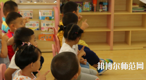 貴州2020年中專幼師學(xué)?？梢钥即髮? width=