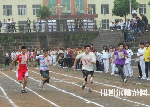 眉山2021年幼師學(xué)校中專升大?？际裁? width=