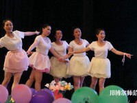 廣東2022年幼師學(xué)校中專升大?？际裁? /><b>廣東2022年幼師學(xué)校中專升大專考什么</b><span>2022-02-18 13:52</span><p>國家和家庭高度重視學(xué)前教師的培訓(xùn)?，F(xiàn)在所有主要的幼兒園和教育機構(gòu)都在改善學(xué)前教師的待遇。幼兒教師的工資和福利待遇也很好，</p></a></li>
            <li><a href=