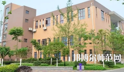 2023年郫縣友愛(ài)職業(yè)技術(shù)幼兒師范學(xué)校報(bào)名條件、招生對(duì)象